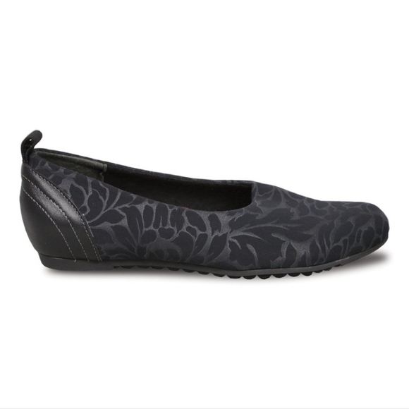 Munro Iriana Traveler Slip-On Size 5M - Picture 1 of 15